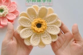 Beautiful Crochet Flower Video tutorial