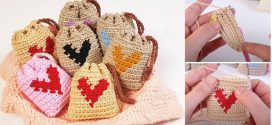 Crochet Mini Heart Pouch | Video Tutorial